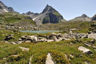 Dove il lago di tinge di Bianco.