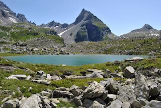 Dove il lago di tinge di Bianco.