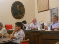 Immagini di un consiglio comunale