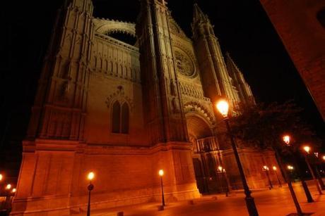 Notturno della Cattedrale di Palma una immagine di Notturno della Cattedrale di Palma 620x415 su Joan Miró a Maiorca: un Ritorno alle Origini