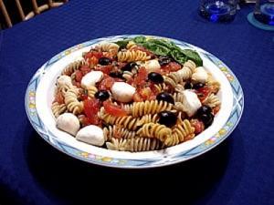 fusilli alla caprese, fresca ricetta d’estate