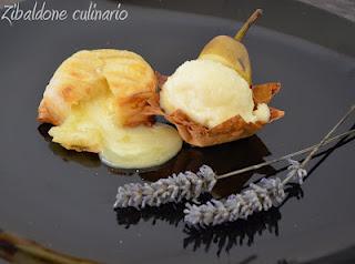 Cestino di gelato alle pere con formaggio filante