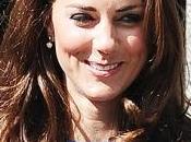 Kate Middleton sempre bella sorridente