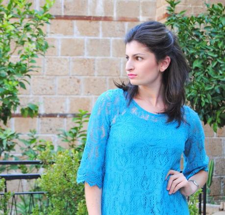 Outfit: Turquoise lace dress and Peekaboo