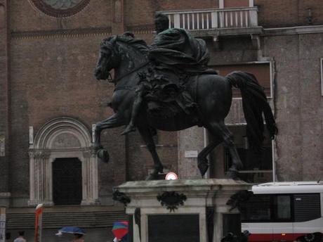 File:Statua alessandro farnese.JPG