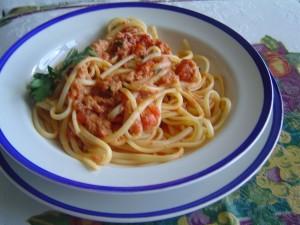 Pasta con il ragù di tonno