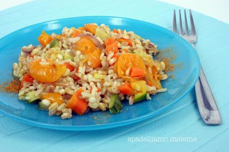 RISO INTEGRALE AL CURRY CON POMODORINI GIALLI, CAROTE E ZUCCHINE