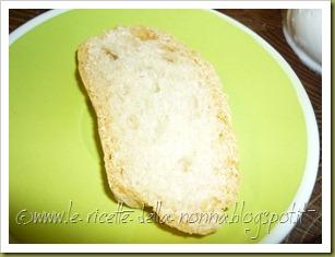 Crostini con mozzarella di bufala di Aversa, olio extravergine d'oliva e origano (3)