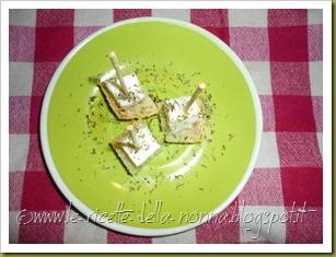 Crostini con mozzarella di bufala di Aversa, olio extravergine d'oliva e origano (7)