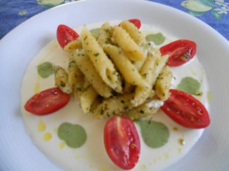 Penne aromatiche, mozzarella,pomodoro e basilico