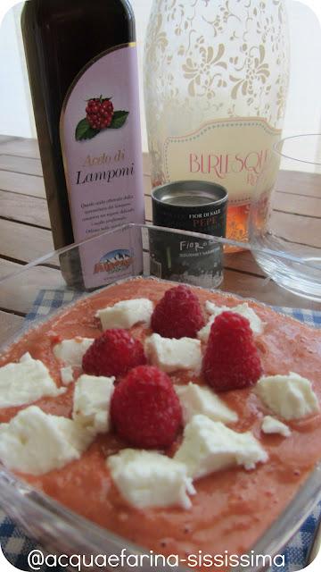 ...gazpacho con feta e lamponi al profumo di mandarino...