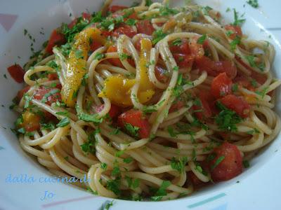 Pasta fredda ai peperoni e pomodori