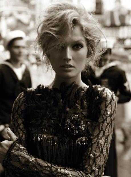 MAGAZINE | Toni Garrn by Alexi Lubomirski per Vogue Germany di Agosto 2012