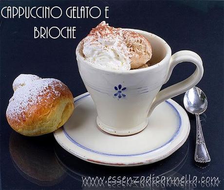 Gelato cappuccino o cappuccino gelato e brioche con il tuppo