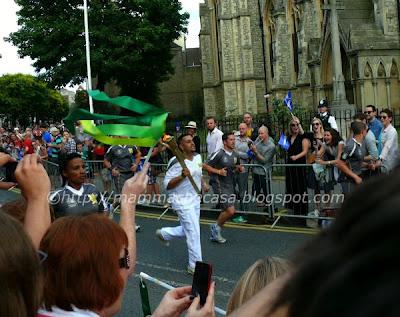 La fiaccola olimpica per le strade di Londra