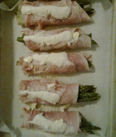 Involtini di asparagi e prosciutto