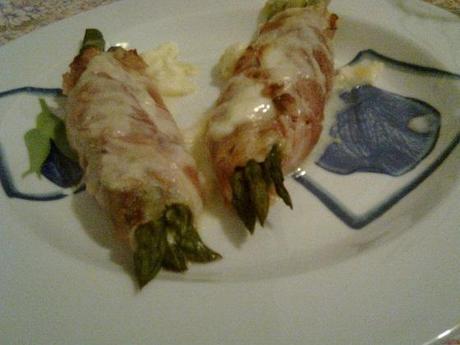 Involtini di asparagi e prosciutto