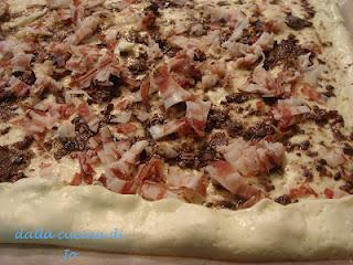 Girelle con speck e tapenade di olive nere