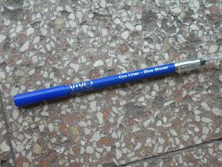Review comparativa: Kiko Vibrant Eye Pencil n. 600 (nero) VS VIVO Cosmetics Khol Eye Liner in Blue Blazer