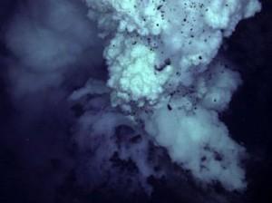 Vulcani emersi e sommersi: prevenire le eruzioni?
