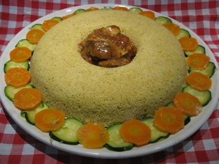 Cous cous con carne e anello di verdure