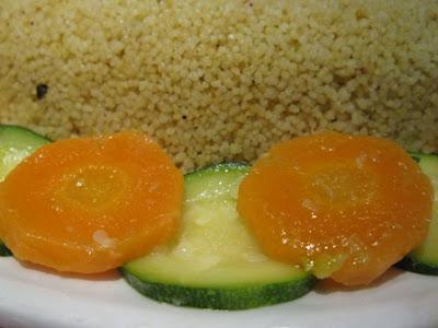 Cous cous con carne e anello di verdure