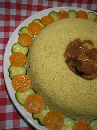 Cous cous con carne e anello di verdure