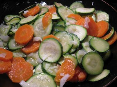 Cous cous con carne e anello di verdure