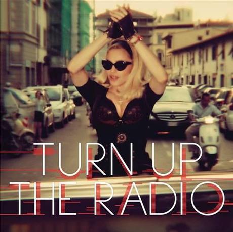 Madonna Turn up the radio occhiali moschino