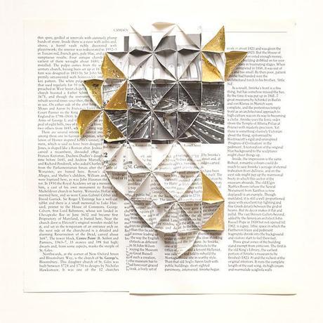 GEOMETRIE DESTRUTTURATE E PATTERNS NEI COLLAGES-ORIGAMI DI ABIGAIL REYNOLDS