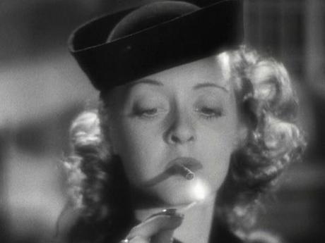 una immagine di Bette Davis nel film Tramonto 1939 di Edmund Goulding 620x465 su Poesie e Racconti #32   Nebbia dei Sensi