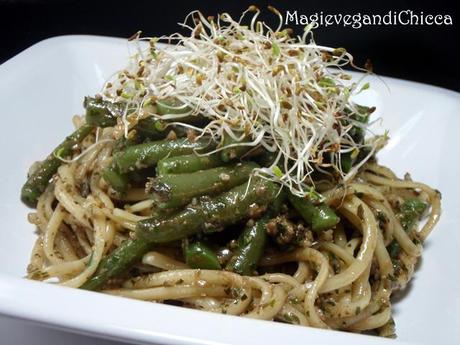 Linguine di mais con fagiolini e germogli