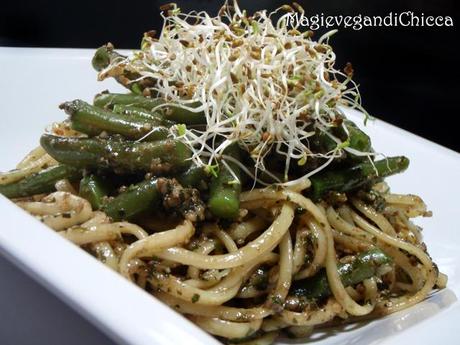 Linguine di mais con fagiolini e germogli