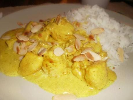 Pollo al curry con yogurt