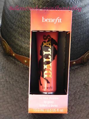 Benefit - Dallas Box o' Powder e Ultra Plush Lip Gloss...per vere cowgilrs!