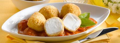 Ricotta fritta alla romana su letto di pomodoro fresco e basilico