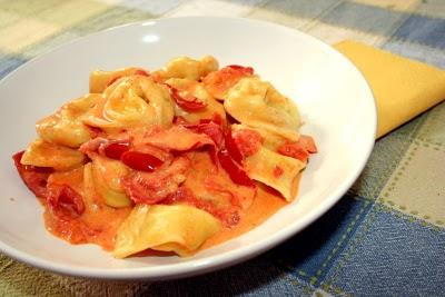 Tortelloni di rucola e prosciutto cotto con sughetto di pomodoro fresco