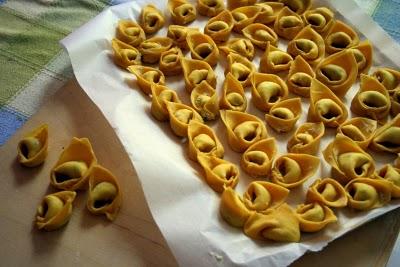 Tortelloni di rucola e prosciutto cotto con sughetto di pomodoro fresco