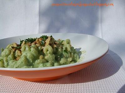 Fusilli corti con broccoli e noci