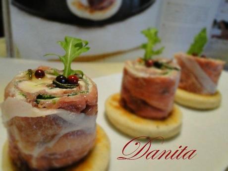 Cilindretti di crudo e rucola su mini piadine di Montersino