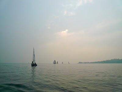 Regata delle nebbie... con la pioggia sul lago di Garda: