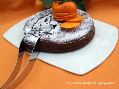 Torta di cachi al cioccolato