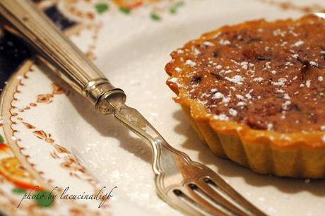 Crostata con radicchio precoce, mandorle e marmellata di fichi