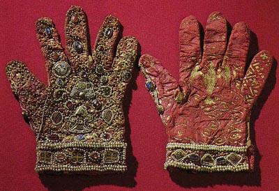 I guanti: accessorio indispensabile del XIX secolo e non solo..