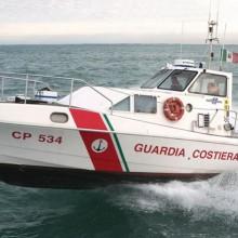 Salerno A fuoco barca da diporto Salvate Guardia Costiera salva 11 persone