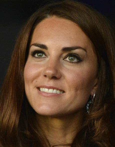 ACCESSORI | Kate Middleton sfoggia esclusivi orecchini Kiki McDonough alla cerimonia di apertura delle Olimpiadi ACCESSORI | Kate Middleton sfoggia esclusivi orecchini Kiki McDonough alla cerimonia di apertura delle Olimpiadi