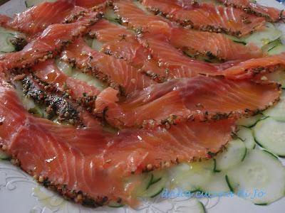 Salmone norvegese marinato e cetrioli