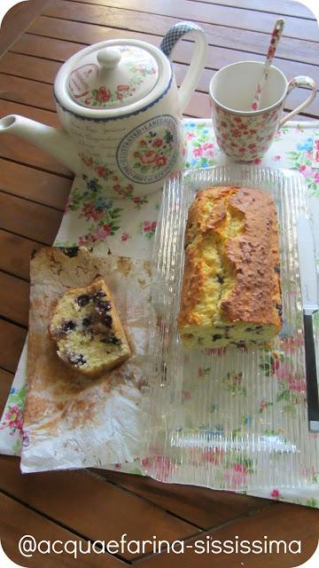 ...cake allo yogurt con cocco e mirtilli profumato all'olio al mandarino...