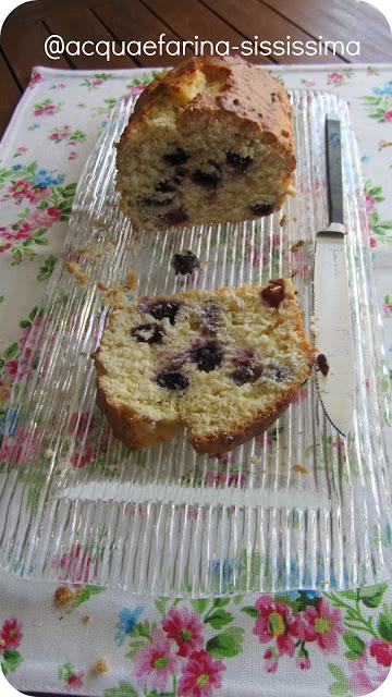 ...cake allo yogurt con cocco e mirtilli profumato all'olio al mandarino...