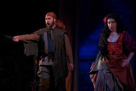 Sparafucile (Enrico Giuseppe Iori) e Maddalena (Chiara Chialli) una immagine di Sparafucile Enrico Giuseppe Iori e Maddalena Chiara Chialli 620x413 su Giuseppe Verdi e Rigoletto: Tornando a Casa